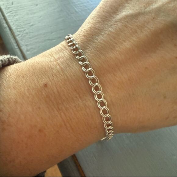 925 Sterling Silver Chainlink Bracelet - Picture 2 of 4